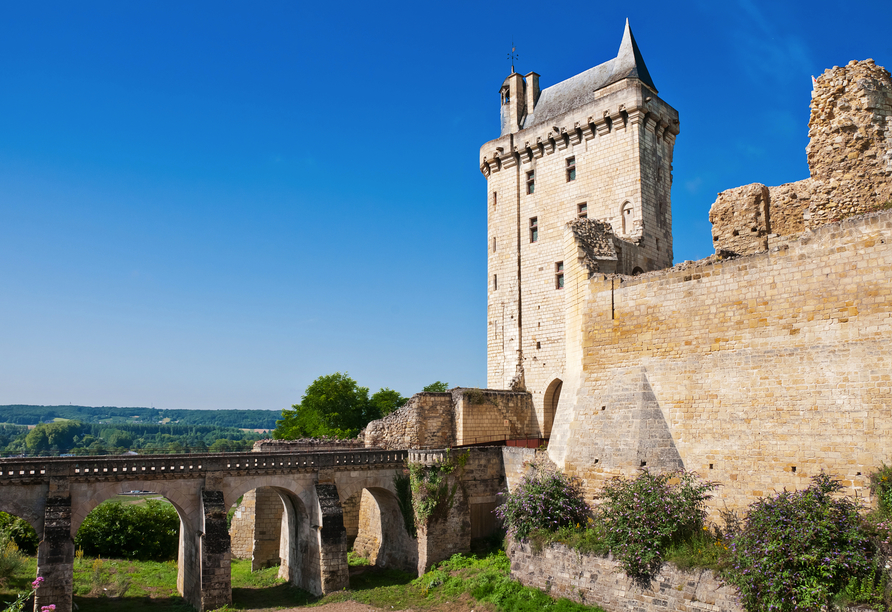 Das Chateau von Chinon liegt oberhalb des Flusses Vienne.