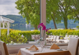 Das Restaurant und die Terrasse laden mit einem herrlichen Blick auf den Bodensee zum Verweilen ein.