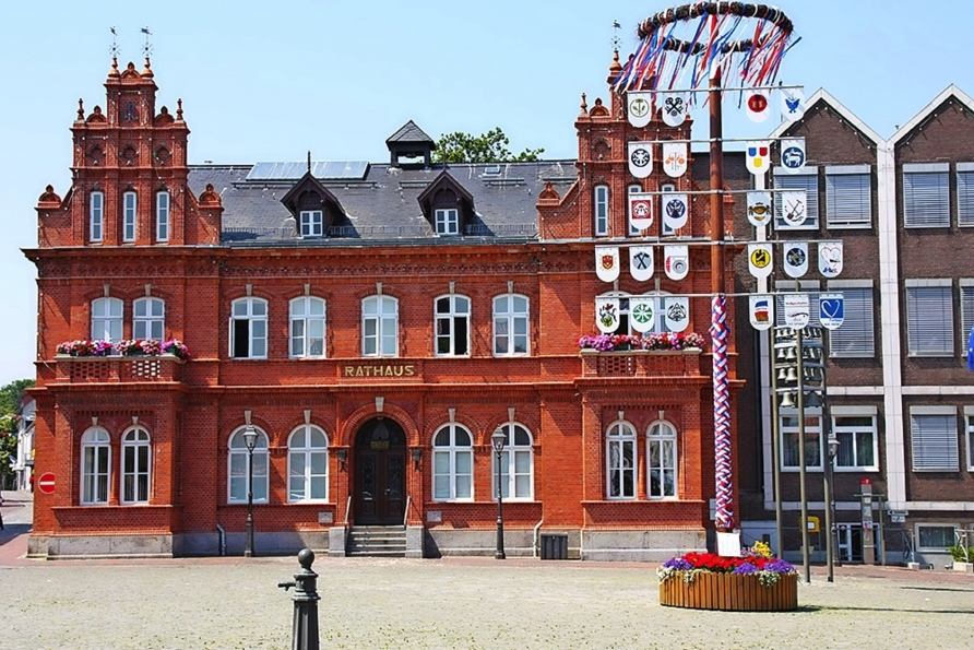 Besuchen Sie das Rathaus in Heiligenhafen.