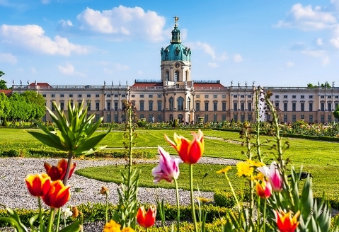 Schloss Charlottenburg gehört zu den schönsten Sehenswürdigkeiten, die Sie in Berlin erwarten.
