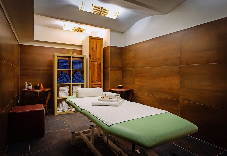 Active & Wellness Hotel Subterra in Ostrov, Massage
