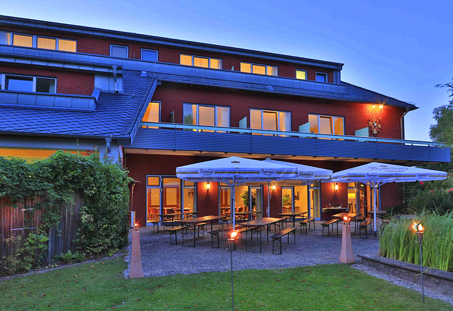 Best Western Hotel Heidehof, Terrasse abends