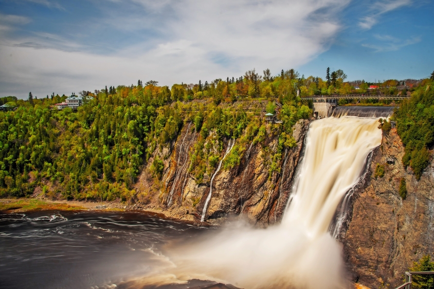 Eine weitere beeindruckende Sehenswürdigkeit auf Ihrer Rundreise: die Montmorency Falls.