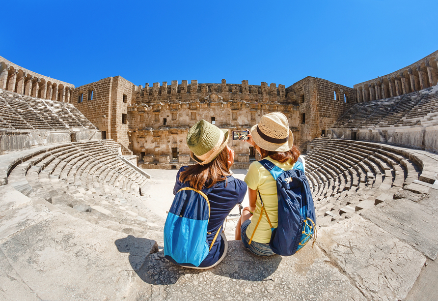 Besonders lohnenswert ist ein Besuch der antiken Stadt Aspendos.