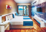 Beispiel eines Doppelzimmers mit Meerblick vom Carine Hotel Delfin