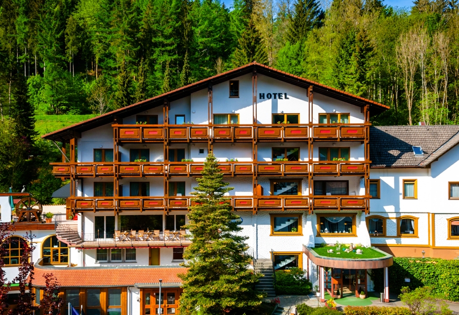 Genießen Sie einen erholsamen Urlaub im Holzschuh’s Schwarzwaldhotel in Baiersbronn-Schönmünzach.
