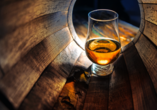 Genießen Sie eine Whisky-Kostprobe in einer Destillerie bei Pitlochry.
