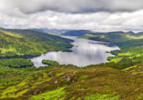 Auf dem Weg in den Raum Glasgow fahren Sie durch die unglaubliche Natur des Trossachs Nationalpark mit dem Loch Lomond.