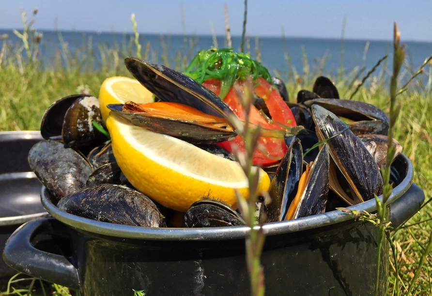 Eine leckere Portion frischer Muscheln sollte man an der Nordsee auf jeden Fall probieren.