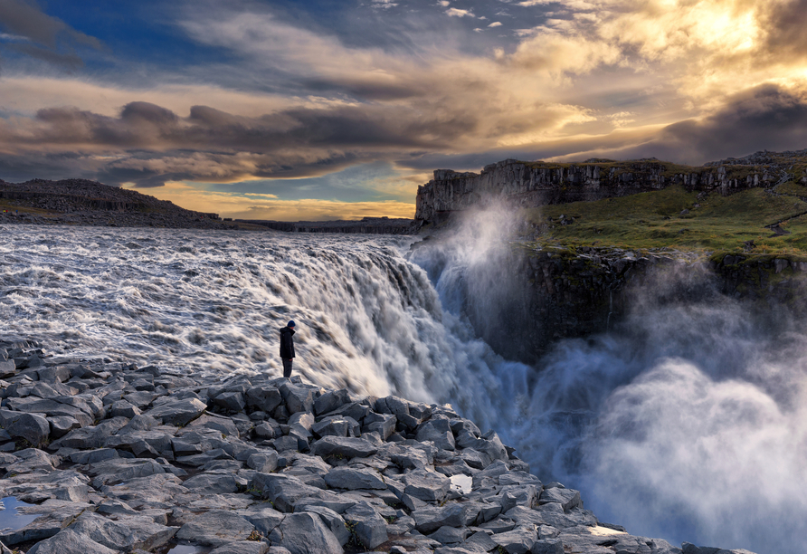 In 2023 sehen Sie auch den mächtigen Dettifoss, Europas größten und wasserreichsten Wasserfall.