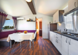 Aminess Sirena Campsite Holiday Homes, Novigrad, Istrien, Kroatien, Wohnbereich Premium Village