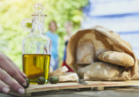 Probieren Sie das berühmte Olivenöl der Toskana!