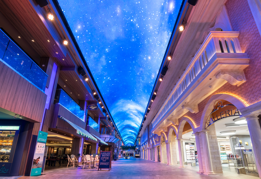 Die Galleria an Bord ist eine ca. 101 Meter lange Promenade mit Boutiquen und Restaurants.