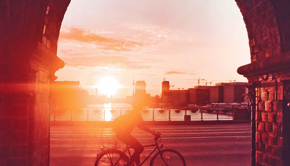 Radfahren im Sonnenuntergang - So erleben Sie Berlin von einer seiner schönsten Seiten.