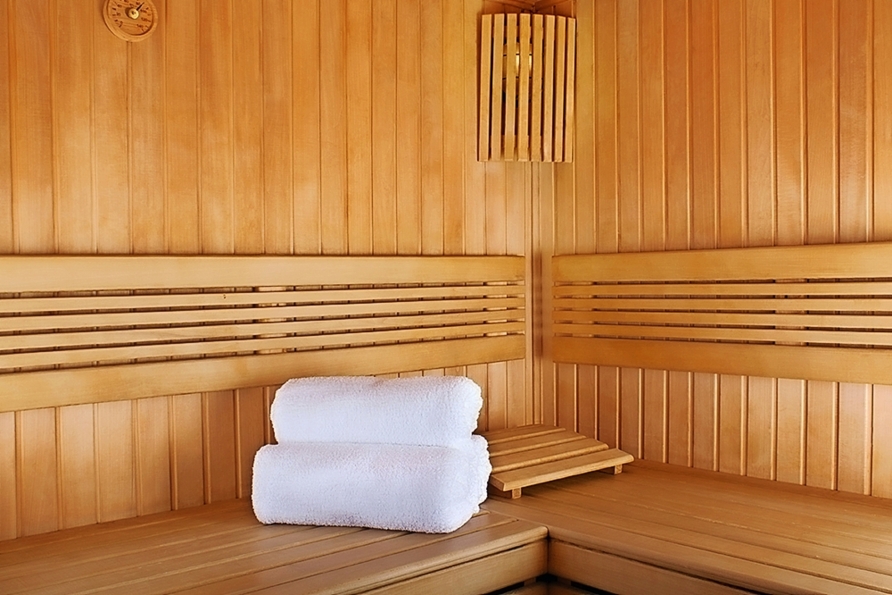 Entspannen Sie in der Sauna.