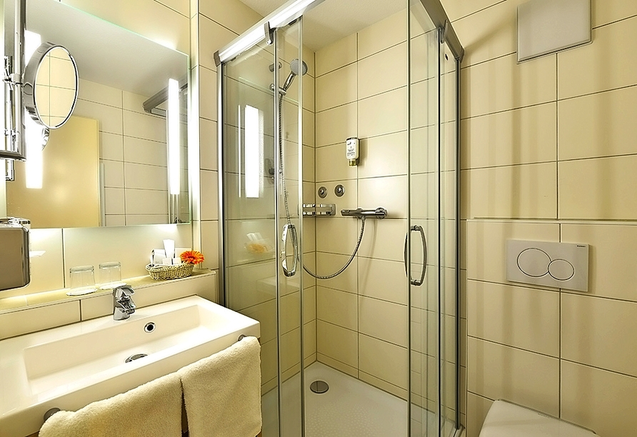 Beispiel eines Badezimmers im PLAZA INN Leonberg