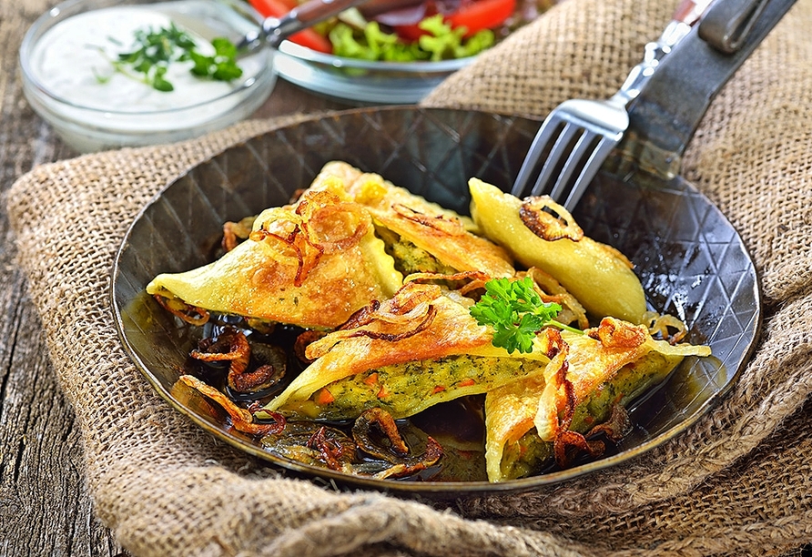 Typisch schwäbische Gerichte, wie die berühmten Maultaschen, sollten Sie sich nicht entgehen lassen!