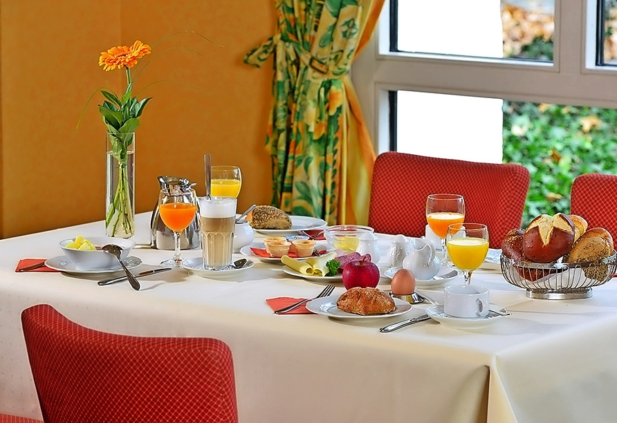 Stärken Sie sich beim Frühstück im Amber Hotel Leonberg für Ihren erlebnisreichen Tag!