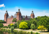 In Aschaffenburg erwartet Sie mit dem imposanten Schloss Johannisburg eines der bedeutendsten Renaissancebauwerke Deutschlands.