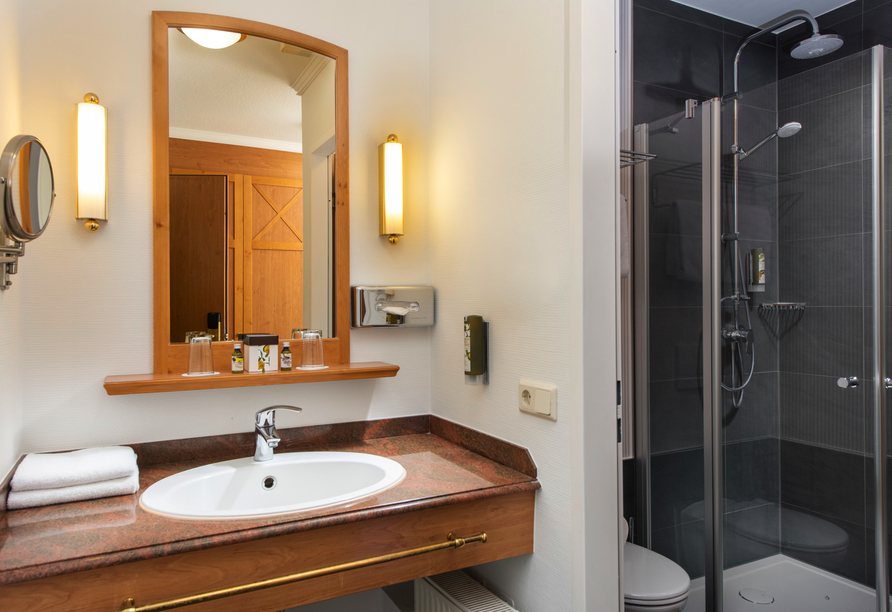 Beispiel für ein Badezimmer im Doppelzimmer Standard.
