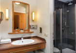 Beispiel für ein Badezimmer im Doppelzimmer Standard.