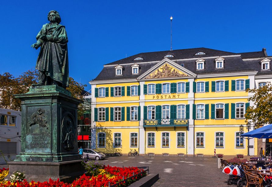 Erkunden Sie die historische Altstadt Bonns mit ihren prächtigen Bauten.