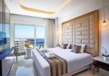 Beispiel eines Doppelzimmers Meerblick im Constantinos the Great Beach Hotel