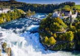 Profitieren Sie im Rahmen der DreiWelten Card u. a. von einer kostenfreien Schifffahrt zum Rheinfall von Schaffhausen.