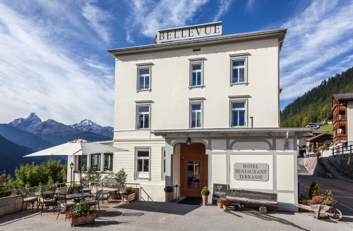Willkommen bei schönstem Panorama im Hotel Bellevue in Wiesen Davos.