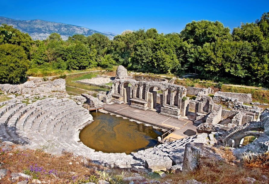 Besuchen Sie das Amphitheater von Butrint bei Ihrem Ausflug.