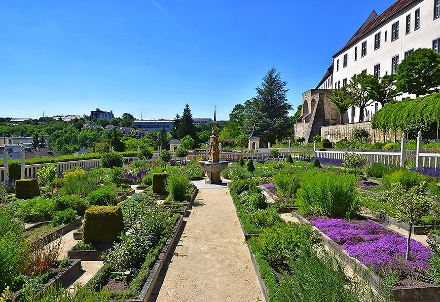 Besuchen Sie das Schloss Leonberg mit dem beeindruckenden Pomeranzengarten.