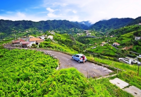 Mit dem Mietwagen können Sie die vielseitige Insel Madeira erkunden.