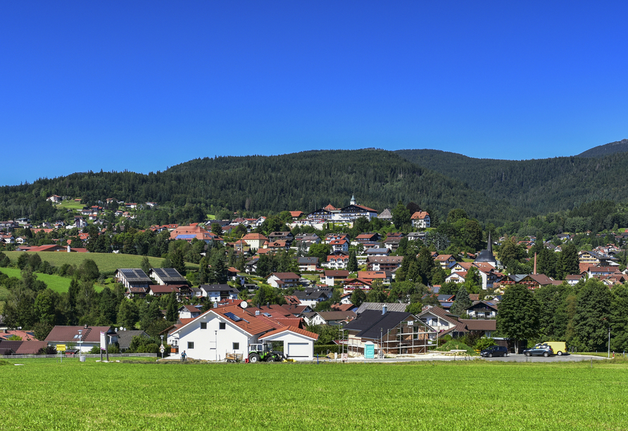 Bodenmais begeistert mit seiner reizvollen Lage mitten im Bayerischen Wald.
