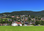 Bodenmais begeistert mit seiner reizvollen Lage mitten im Bayerischen Wald.