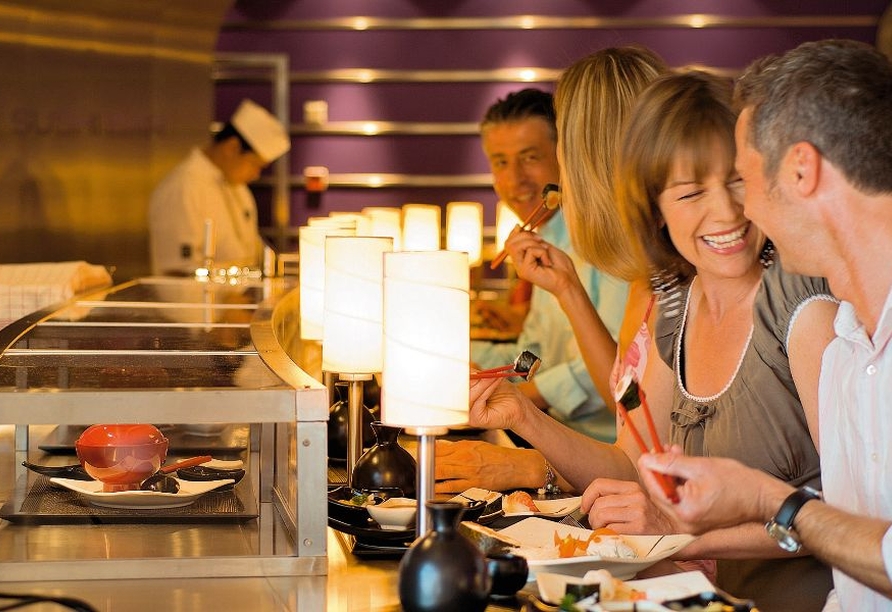 In der Sushi Bar an Bord werden Ihnen köstliche Spezialitäten aus der japanischen Küche serviert.