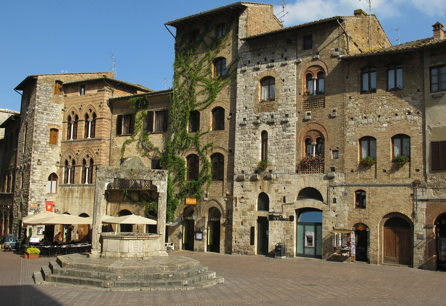 Toskana – Kultur und La Dolce Vita, Piazza della Cisterna, Brunnen, San Gimignano