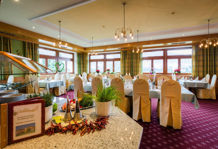 Entdecken Sie regionale Köstlichkeiten im hoteleigenen Restaurant.