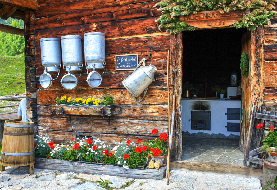 Besuchen Sie eine Alm im Salzburger Land.