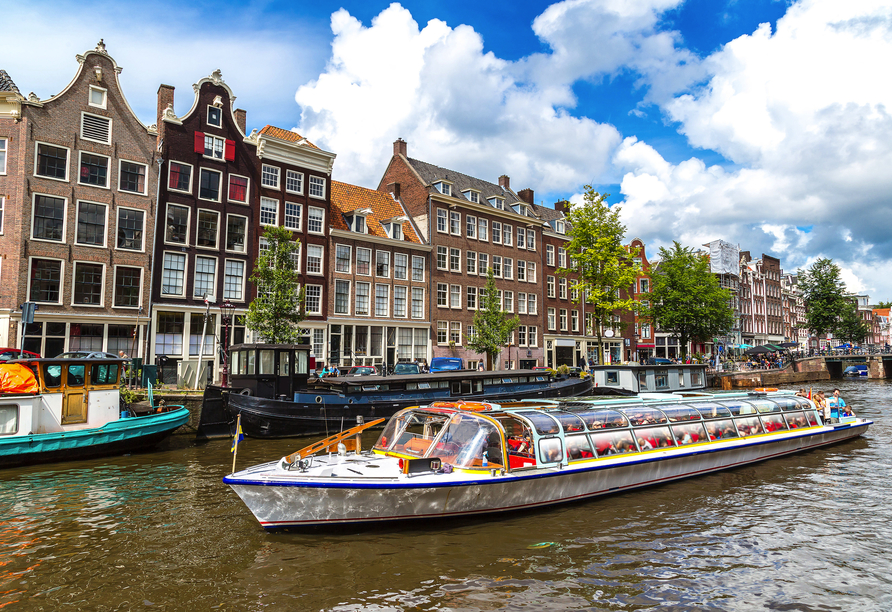 Ihre Reise beginnt und endet in Amsterdam - eine Grachtenfahrt durch die Kanäle der Hauptstadt lohnt sich immer!