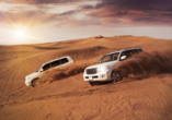 Freuen Sie sich auf ein aufregendes Jeep-Abenteuer durch die Weiten der Wüste bei Ihrem inkludierten Halbtagesausflug.