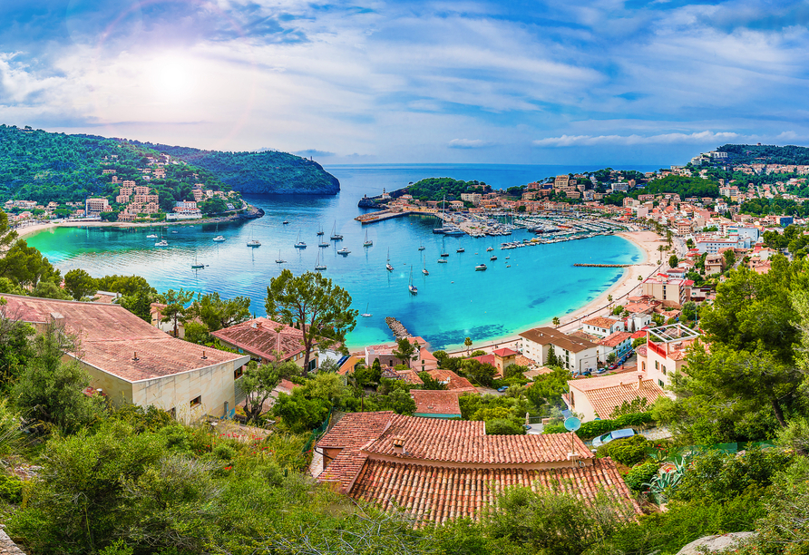 Panoramablick auf Port de Sóller auf Mallorca
