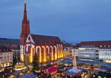 Besuchen Sie bei Gelegenheit unbedingt den zauberhaften Weihnachtsmarkt in Würzburg.