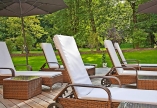Auch auf der Liegewiese des Vitalhotels Sonneck lässt es sich wunderbar entspannen.