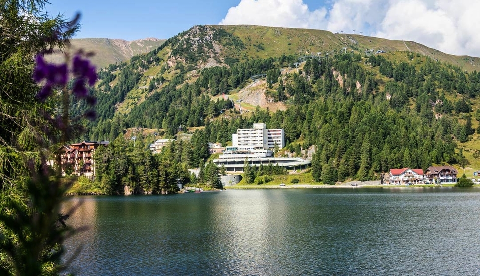 Das Panorama Hotel Turracher Höhe liegt direkt am herrlichen Turrachersee.