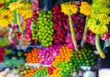 Frisches und farbenfrohes Obst finden Sie auf den lokalen Märkten.
