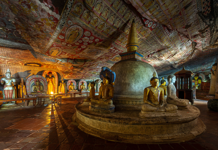 80 Höhlentempel gibt es in Dambulla, davon fünf große, die mit einer Fläche von 2.100 m² die größte Tempelanlage des Landes bilden.