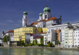 Besonders schön ist die historische Altstadt von Passau mit dem Dom St. Stephan.