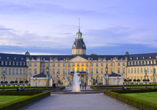 Auch Karlsruhe mit dem Schloss ist einen Besuch wert.