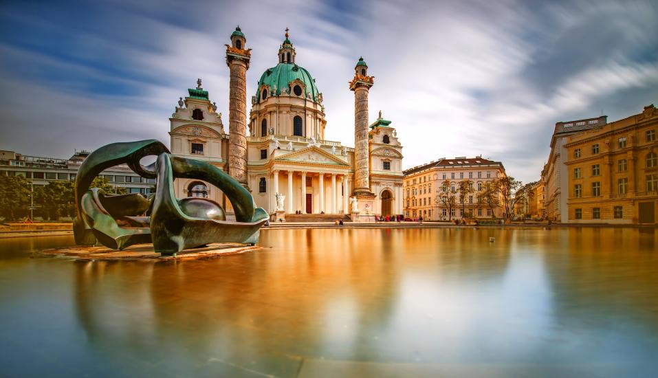 Besuchen Sie den historischen Karlsplatz in Wien!