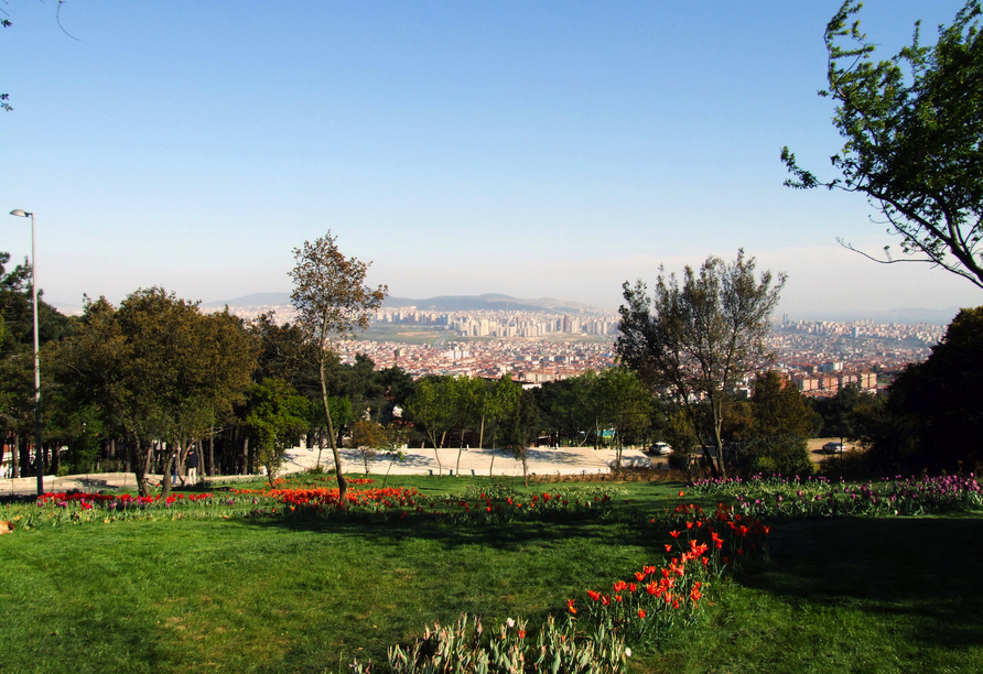 Vom Çamlıca Tepesi aus haben Sie einen atemberaubenden Ausblick auf die Stadt.